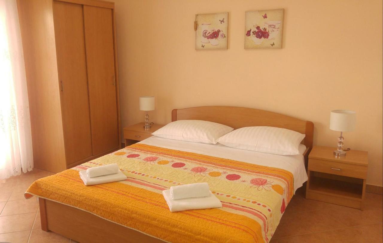 Apartments Tonci And Iris Primosten Luaran gambar