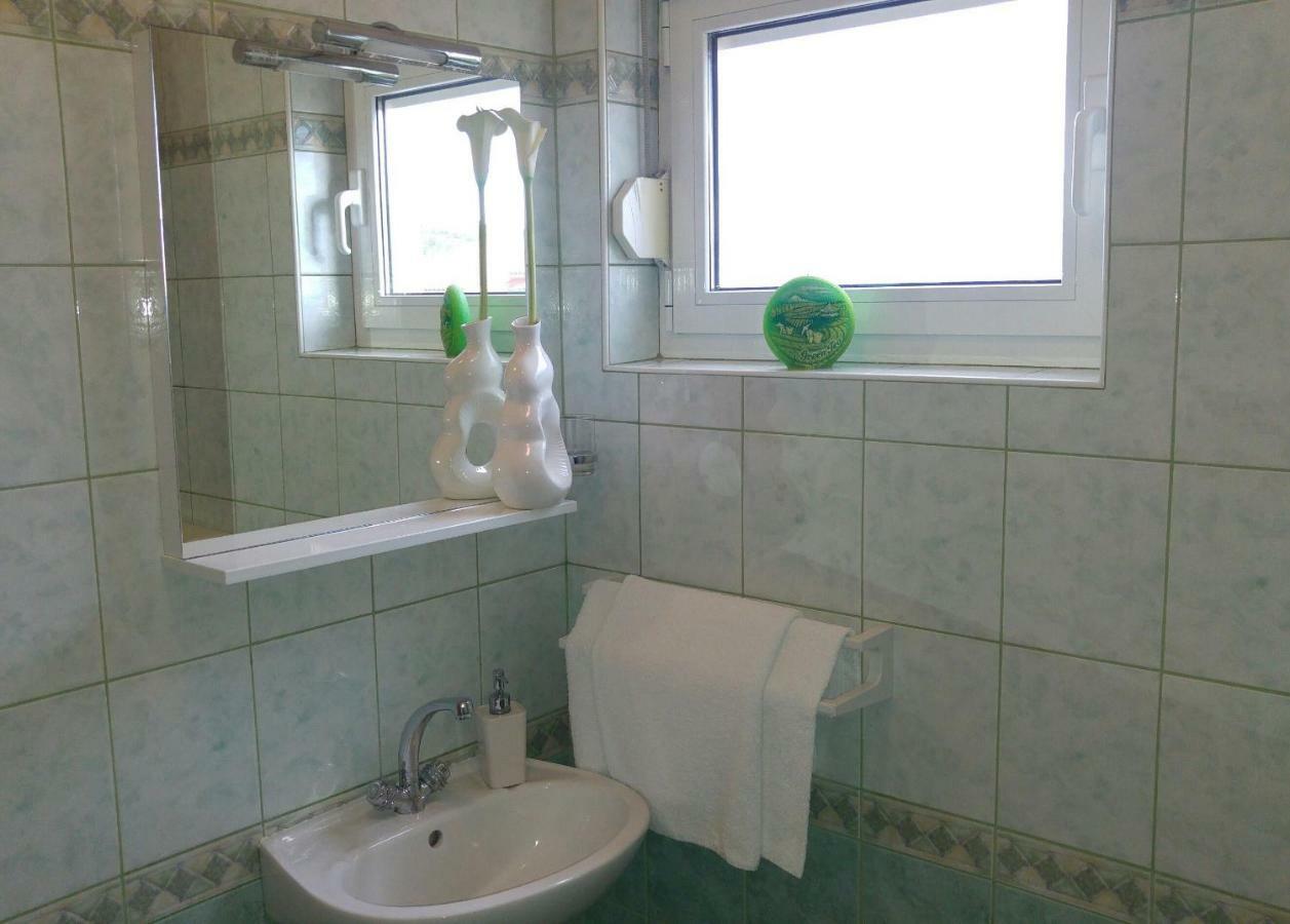Apartments Tonci And Iris Primosten Bilik gambar